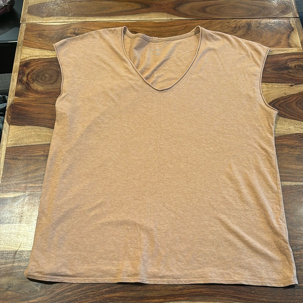 Everlane Camel Hemp Organic Cotton muscle tee - Size Large